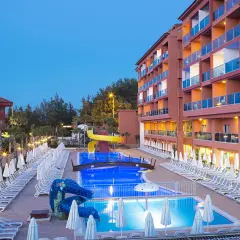 Hotel z basenami i zjeżdżalniami, idealny na rodzinne wakacje. Sprawdź club side coast opinie i zarezerwuj pobyt!