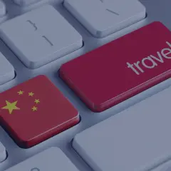 Klawisz "travel" obok flagi Chin. Planujesz podróż do Chin i szukasz informacji o wizie?