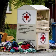 Gdzie oddać ubrania w Szczecinie? Sprawdź najlepsze miejsca na donation