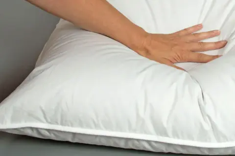 Jakie poduszki są w hotelach? Odkryj komfort i różnorodność wyboru