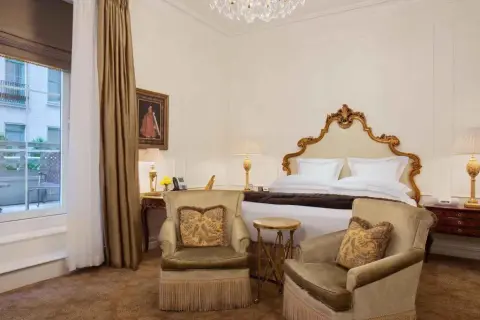 Ile kosztuje noc w hotelu Plaza? Ceny pokoi i sezonowe zmiany