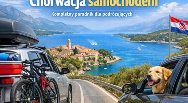 Chorwacja samochodem: złoty retriever w samochodzie, rowery na bagażniku, piękny widok na morze i miasteczko. Idealna podróż!