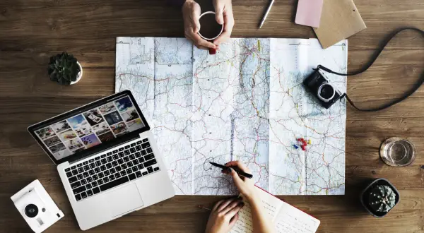 Zmiany w planowaniu podróży: rola blogów podróżniczych i inspiracji