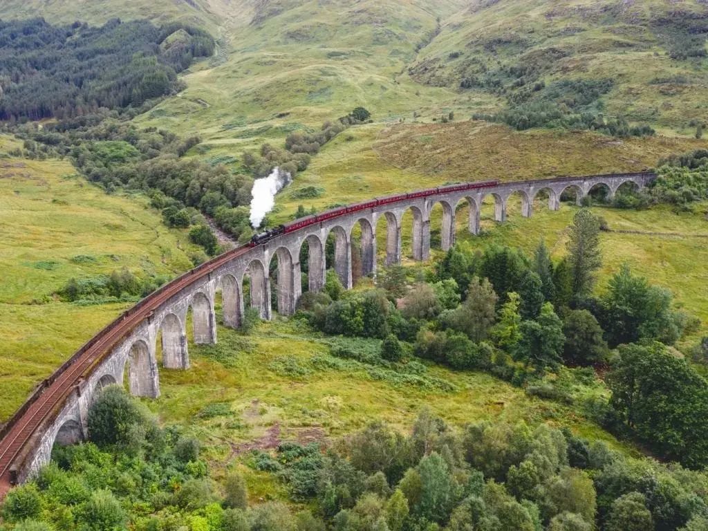 W jakim kraju jest hogwart? Odkryj tajemnice Szkocji w Harrym Potterze