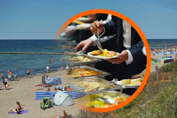 Plaża z ludźmi i bufet z jedzeniem w tle, wszystko w pomarańczowej ramce.