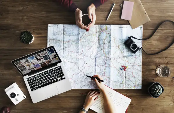 Zmiany w planowaniu podróży: rola blogów podróżniczych i inspiracji